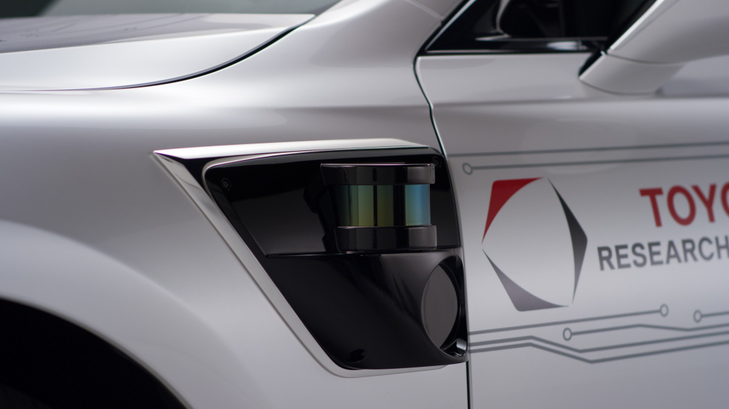 丰田发布全新自动驾驶原型车 基于雷克萨斯打造