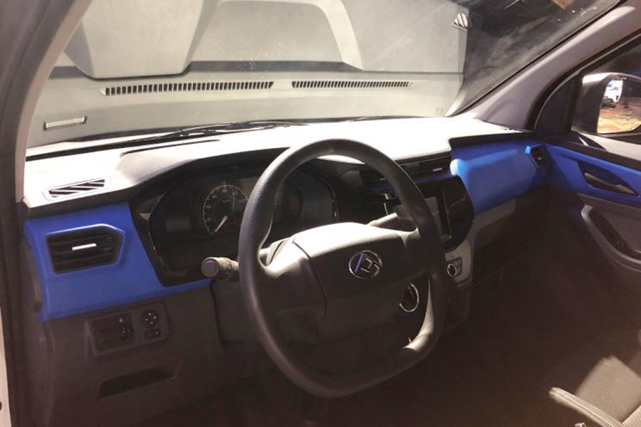 上汽大通EV30正式上市 补贴前售价12.69万元起