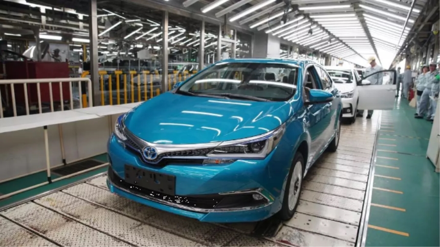 一汽丰田首款新能源车 卡罗拉双擎E+正式下线