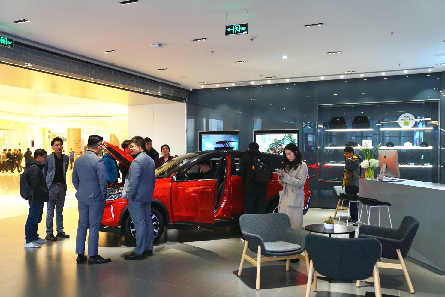 小鹏汽车上海首家体验中心开业 完善服务布局