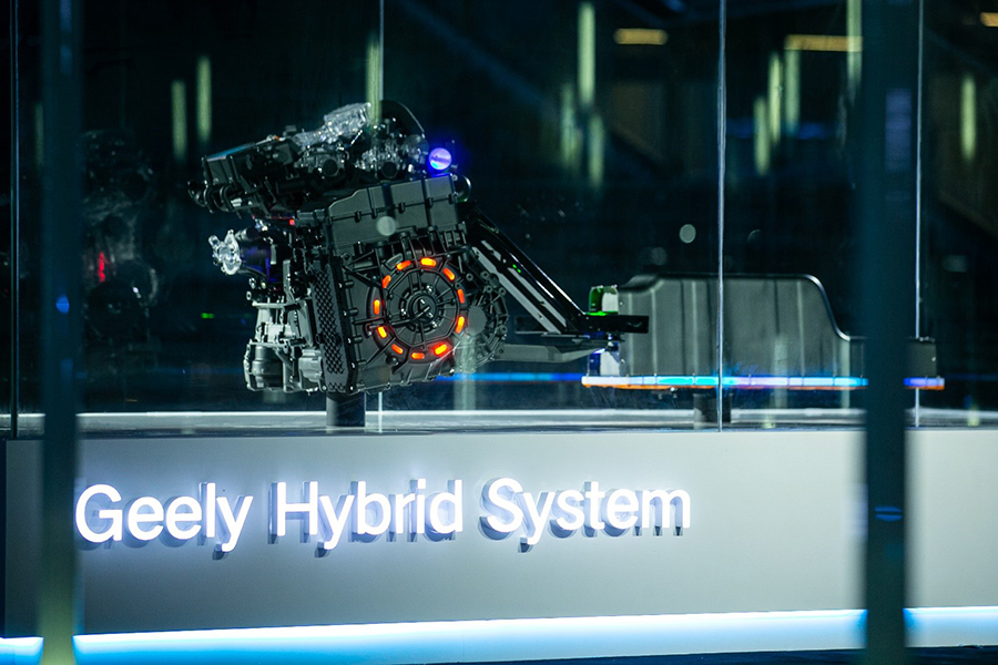吉利发布“雷神动力”，配两款混动专用发动机，43.32%热效率抢眼