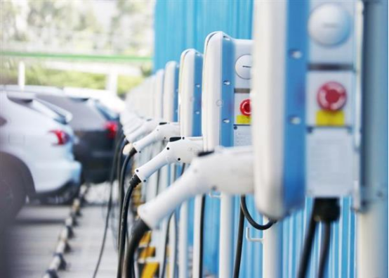 布局新能源 易能时代发布行业首款60kW充电模块 布局新能源 易能时代发布行业首款60kW充电模块