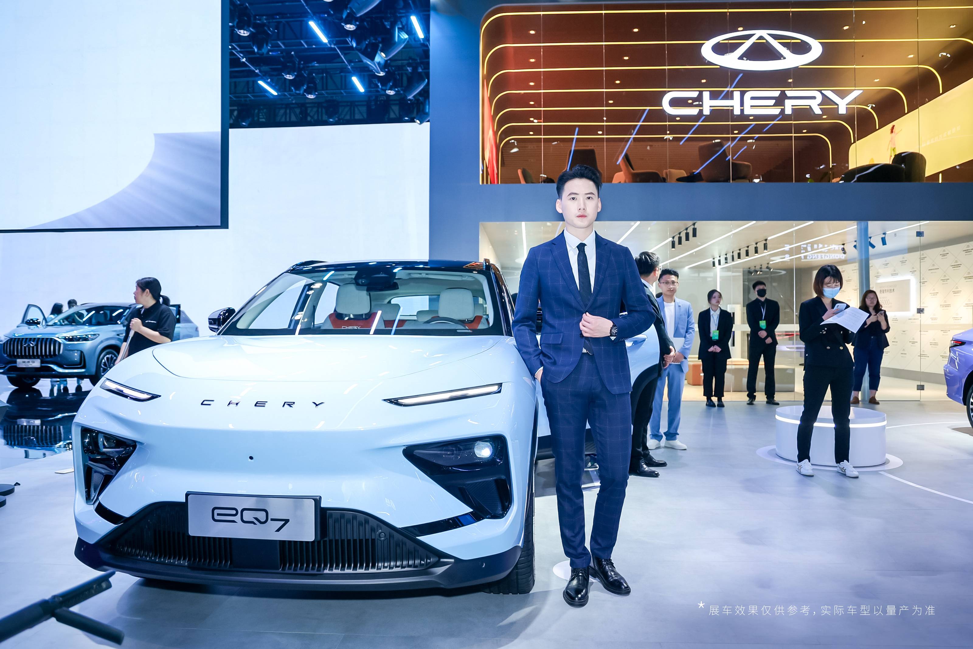 全球首发  奇瑞新能源eQ7亮相上海车展