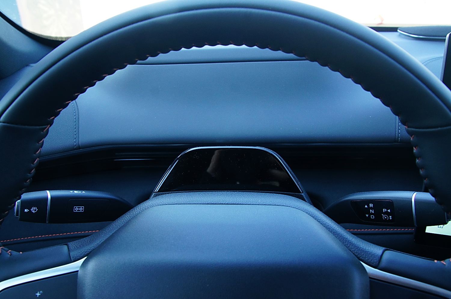 两种动力版本/双零重力座椅 深蓝S7上市售价14.99万元起