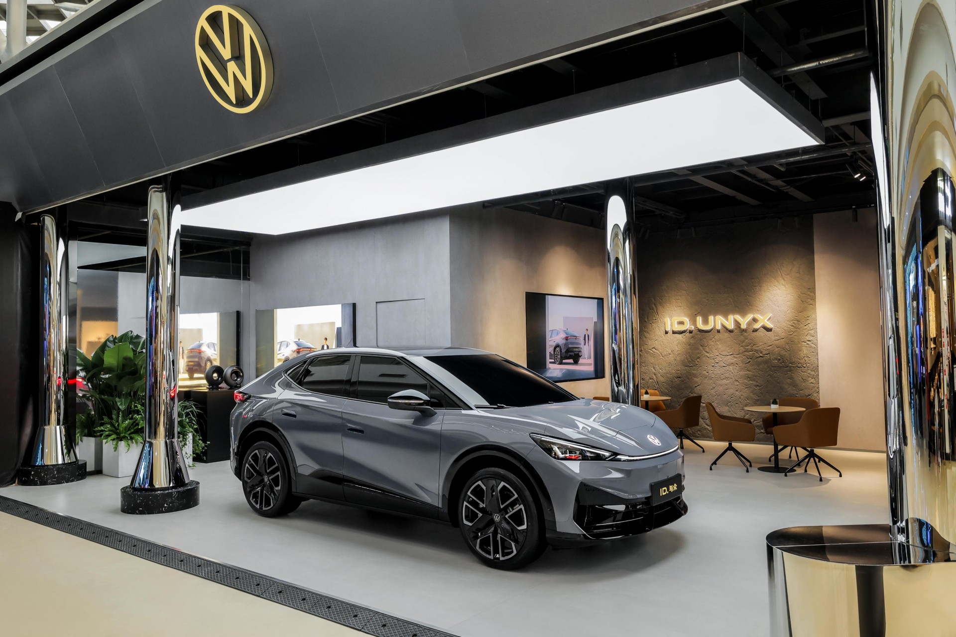 年轻车主看过来！与众06：我的纯电 SUV 又潮又聪明