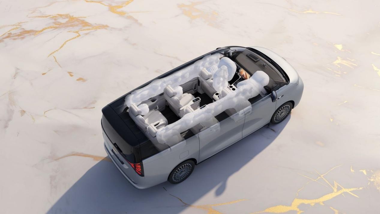 26.98万拿下“全家快乐车” 银河V900空间、智能、安全全拉满～