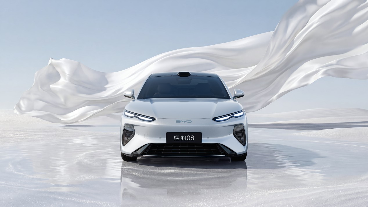 颜值封神!海洋美学2.0加持 比亚迪海洋网海豹08惊艳首秀