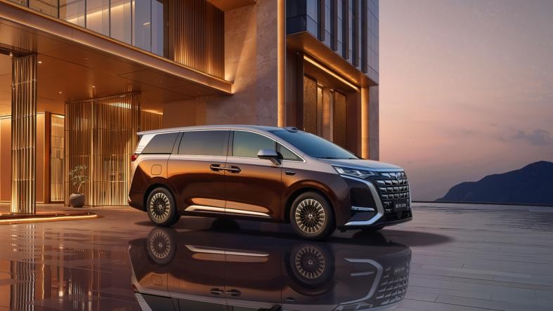 第二代腾势D9上市，推6款车型/售价35.98万起