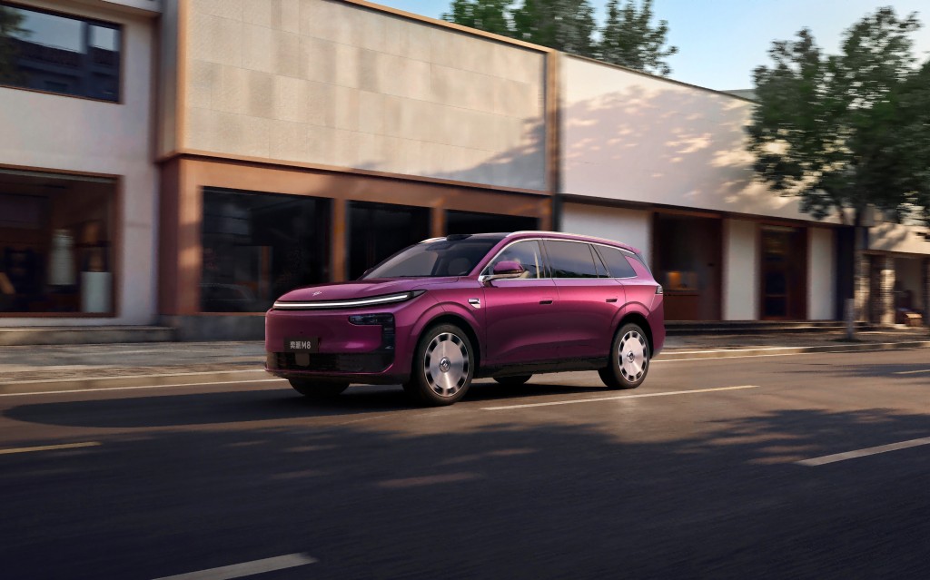 奕派M8全系标配华为全家桶 16.98万起卷疯六座SUV